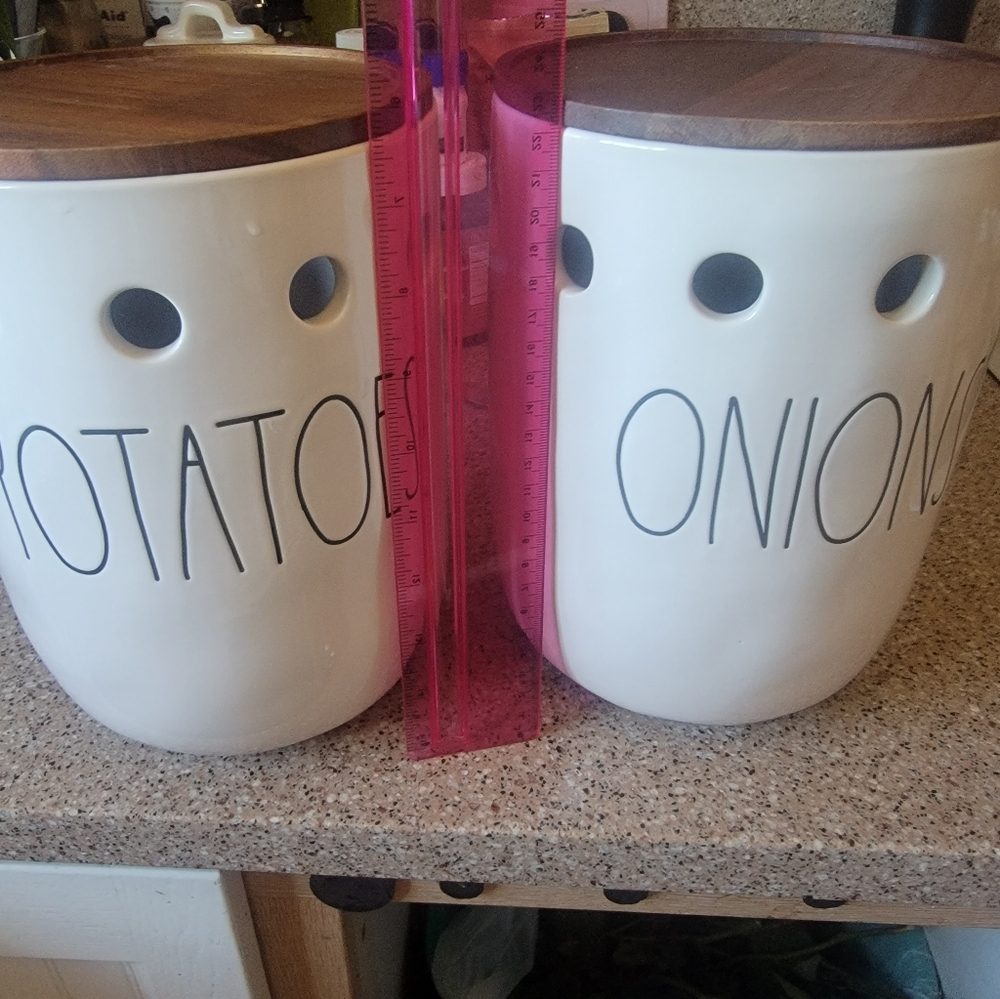 Rae Dunn potatoe &/or onion container